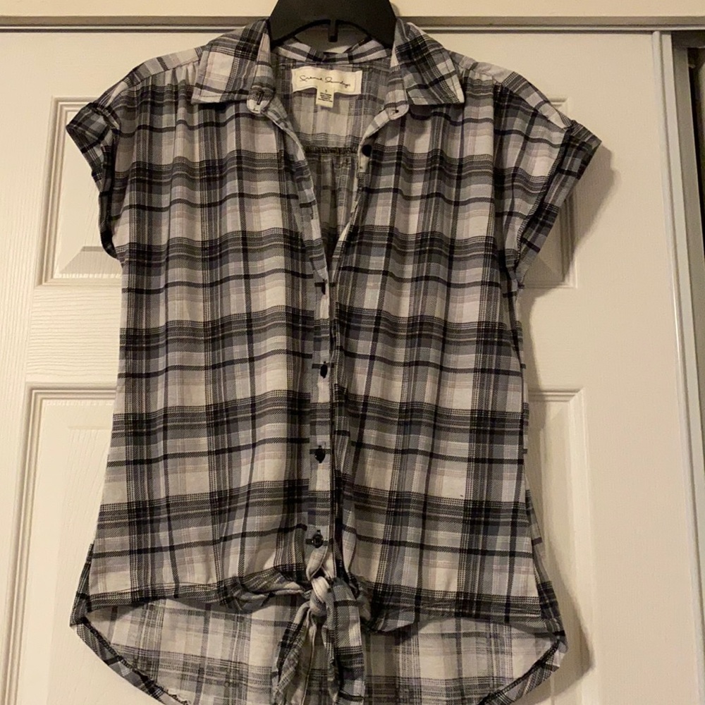 Women’s short sleeve plaid blouse.